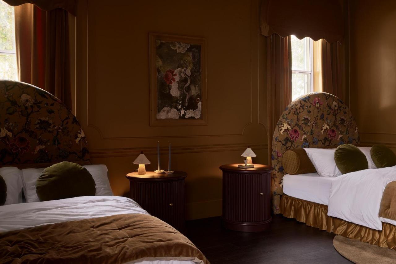 Hotel Julie Стратфорд Экстерьер фото