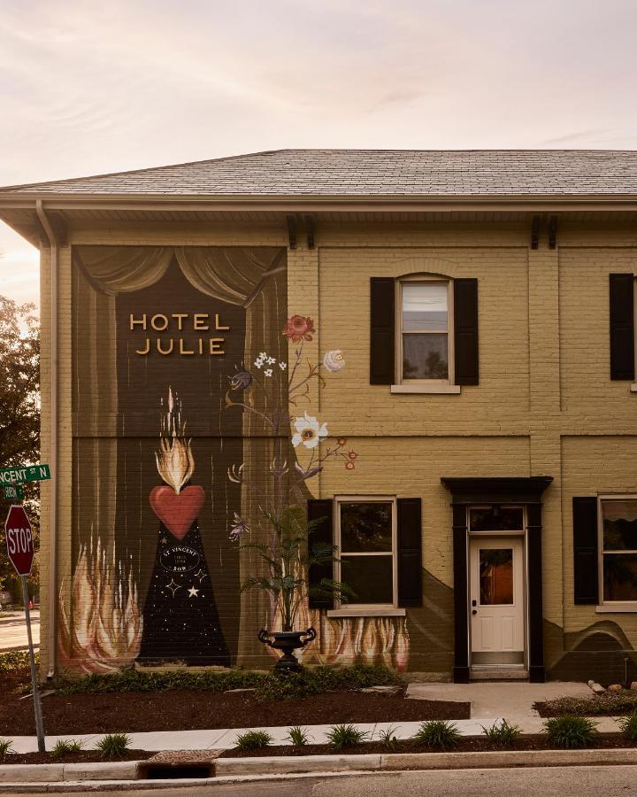 Hotel Julie Стратфорд Экстерьер фото
